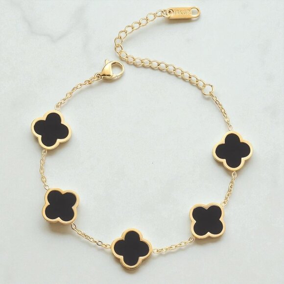 LUXE4LESS: Black Four-Leaf Clover Bracelet 18k Gold-Plated Steel - Picture 2 of 4